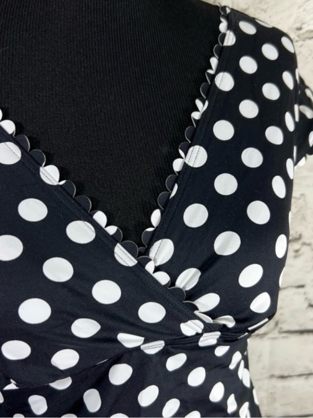 Lands End Scalloped Polkadot Swim Top Black Cap Sleeve 4 Small